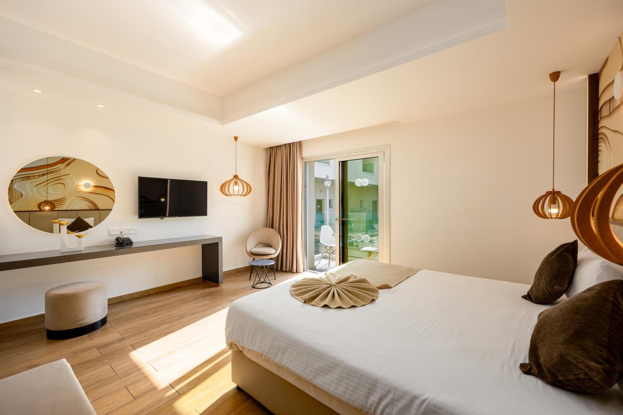 Melpo Antia Hotel & Suites Ajía Nápa Eksteriør bilde